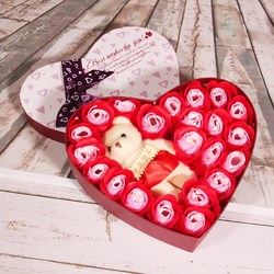 Hộp quà hình trái tim hoa hồng và gấu bông