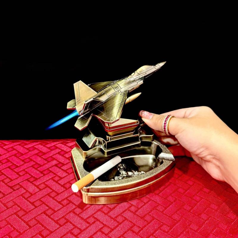 Bật lửa gạt tàn hình máy bay kiêm bật lửa để bàn xài gas