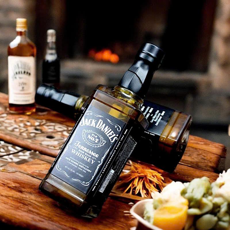 Bật lửa hình chay rượu Jack Daniels