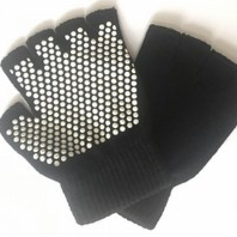 Găng tay chấm bi tập thẻ dục